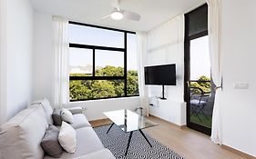 Home2Book Stylish & Luminous Apt Santa Cruz Center